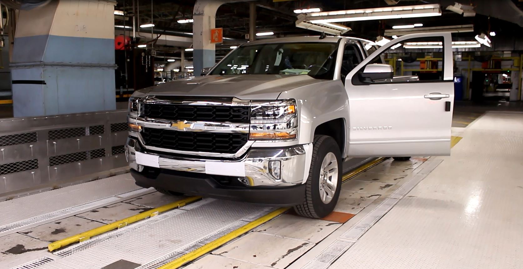 GM's Oshawa Assembly plant builds its first Silverado pickup